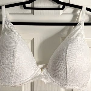 Like new white lce VS bra